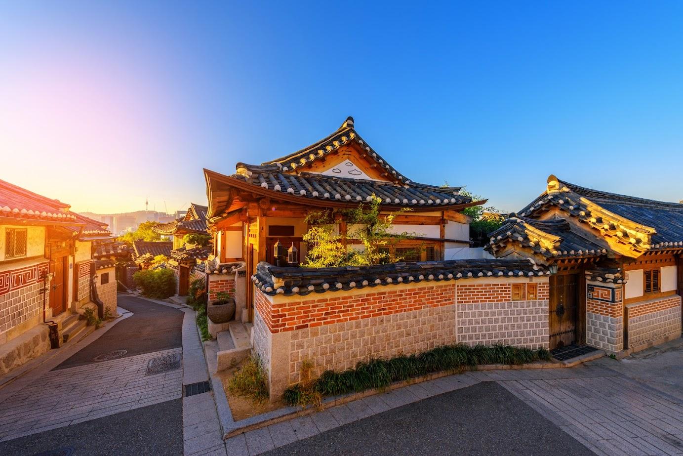 Bukchon Hanok Village: Menyusuri Keindahan Desa Tradisional Korea di Tengah Seoul